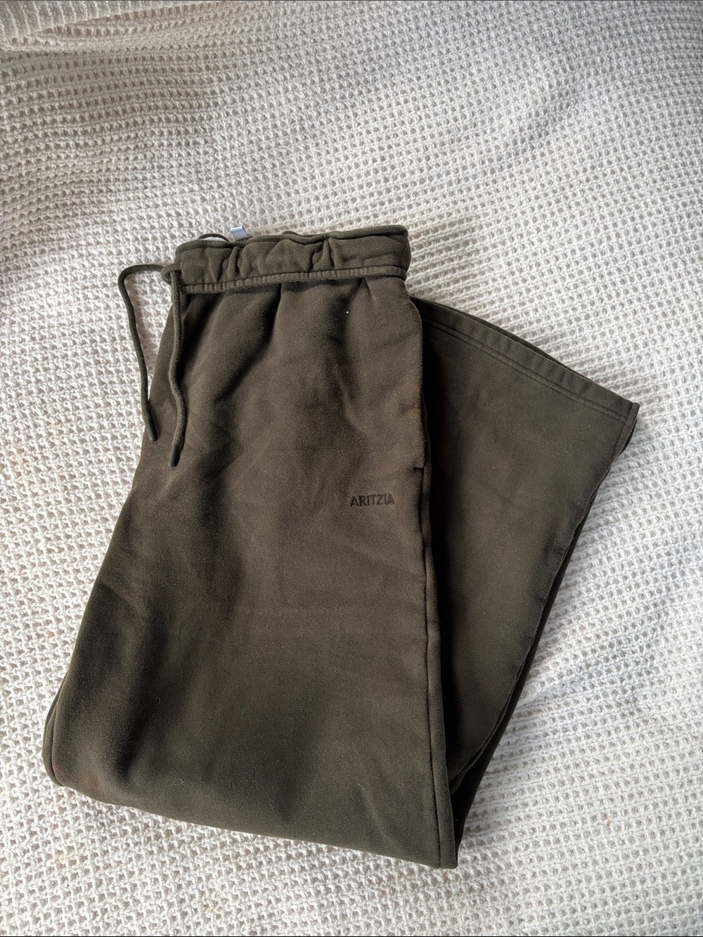 Aritzia Men's Olive Green Drawstring Joggers